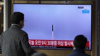 Belum ada respons resmi dari otoritas Korut terkait peluncuran rudal yang dilaporkan gagal oleh Korea Selatan (Korsel) itu. (AP Photo/Lee Jin-man).