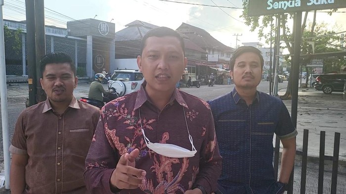 Kuasa hukum perawat yang dipaksa mengundurkan diri dari RS Santa Maria Pekanbaru gegera ikut tes CPNS.