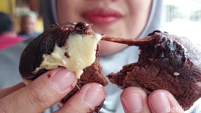 Kue balok lumer di Jalur Nagreg