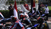 Seperti diketahui, sejumlah pebalap dari berbagai negara dunia ambil bagian dalam parade MotoGP yang digelar di Jakarta hari ini. Para pebalap itu  memulai konvoi di depan Istana Merdeka, Jl Medan Merdeka Utara, dan berakhir di Bundaran HI, Hotel Kempinski, Jakarta Pusat. Panjang rute yang dilewati sekitar 4,6 km.