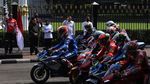 Angkat Bendera Start, Jokowi Lepas Para Rider MotoGP di Depan Istana