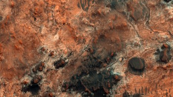 Ada begitu banyak batu Mars menakjubkan yang ingin dilihat langsung oleh para ahli geologi planet. Foto: UAHiRISE/NASA