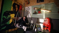 Kafe ini merupakan kafe pertama di mana orang dapat secara legal dan bebas membeli, merokok atau menggunakan ganja medis.
