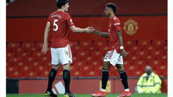 Akun ini menganggap Mauguire dan Rashford pantas segera dikeluarkan dari MU karena tidak berguna. Foto: Twitter