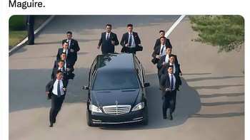 Para fans klub rival sepertinya ingin Maguire terus membela MU agar pertahanan tim itu buruk. Foto: Twitter