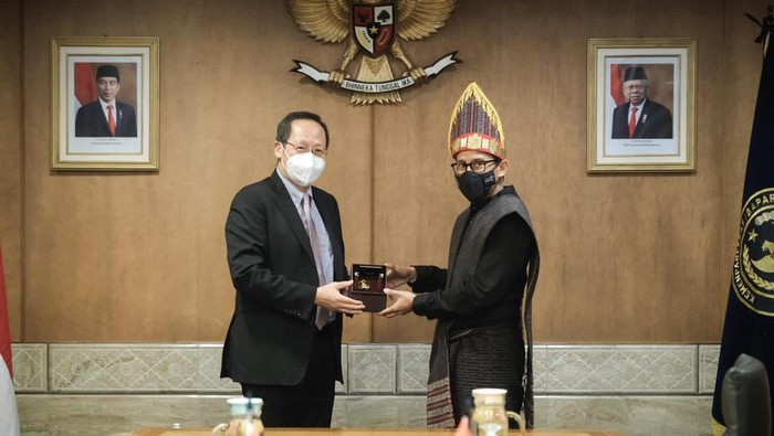 Sandiaga Uno