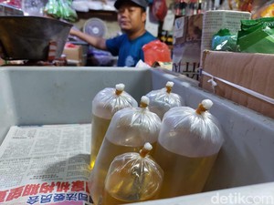 Perhatian Ibu-ibu, Beli Minyak Goreng Curah Wajib Sertakan KTP