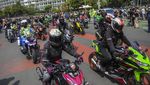 Brummmm......Pebalap MotoGP Melintasi Bundaran HI