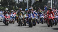 Parade pebalap di Jakarta ini dilakukan sebelum MotoGP Mandalika. Foto: ANTARA FOTO/GALIH PRADIPTA