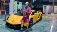 Sama seperti Indra Kenz dan Doni Salmanan, Nodiewakgenk kerap memperlihatkan kendaraan mewah dan gaya berpakaian yang bermerek. Foto: dok. Channel YouTube Nodiewakenk