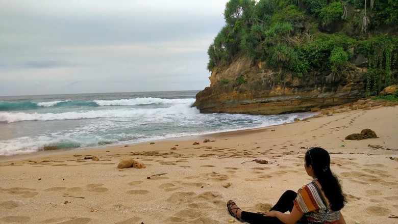 Pantai Pringjono di Dusun Dringo, Desa Gunturharjo, Kecamatan Paranggupito.