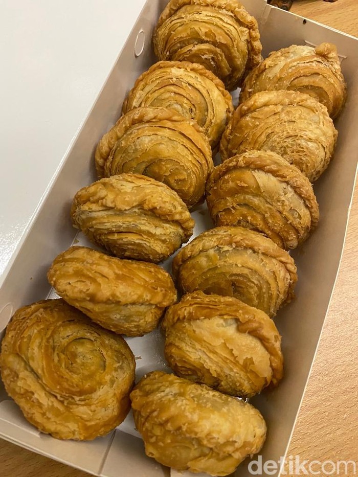 Pastel MAOO : Gurih Mantap! Pastel Ayam Homemade Premium di Dekat Stasiun MRT