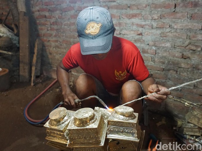 patung kuningan mjk