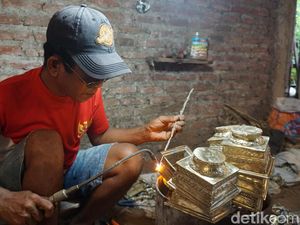 Mengintip Usaha Kerajinan Patung Kuningan Mojokerto Usai Pandemi