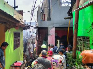 Kebakaran di Mampang Prapatan Diduga Akibat Korsleting Listrik