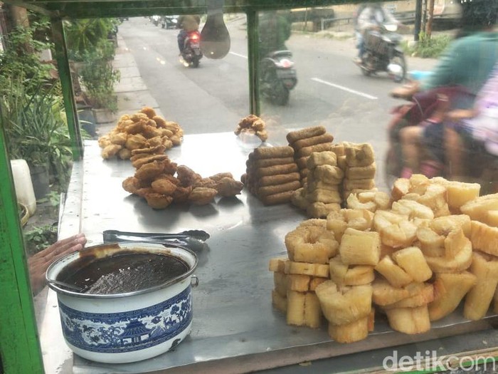 penjual gorengan di surabaya