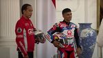 Ini Penampakan Helm Jokowi yang Ditenteng saat Foto Bareng Pebalap MotoGP