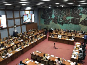 Canda Sandiaga-Komisi X DPR soal MotoGP Pakai Pawang Hujan