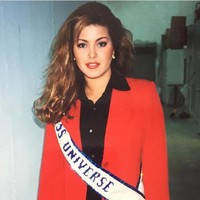 Miss Universe 1996 Alicia Machado pernah jadi korban body shaming Donald Trump, yang kala itu masih memegang lisensi Miss Universe. Ia dipanggil ‘Miss Piggy’ dan ‘mesin pemakan’ yang sempat membuatnya tak percaya diri. Foto: Instagram