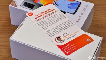 Menjadi ciri khas HP Xiaomi, selalu ada kartu ucapan dari Alvin Tse, Country Director Xiaomi Indonesia. Foto: Adi Fida Rahman/detikINET