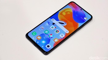 Mengusung layar Super AMOLED 6,67 inch Full HD+ dan mendukung refresh rate 120Hz. Foto: Adi Fida Rahman/detikINET
