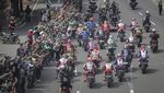 Riuh Pebalap MotoGP Sambut Lambaian Tangan Warga