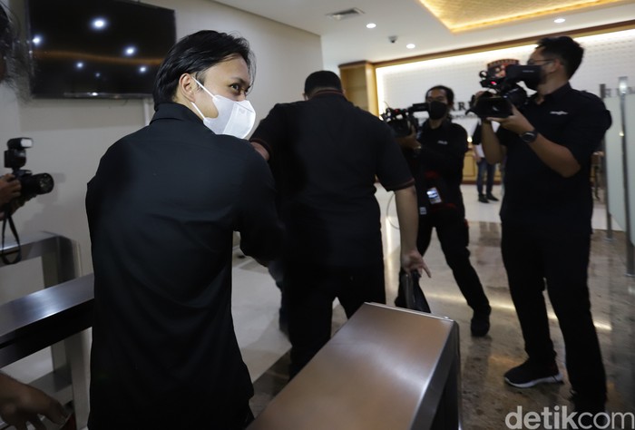 Rizky Febian Rizky Febian saat tiba di Bareskrim.