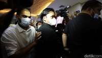 Rizky Febian sempat disawer oleh Doni Salmanan setelah melelang minuman racikannya hingga laku Rp 400 juta. Pool/Palevi S/detikFoto.