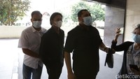 Rizky Febian saat tiba di Bareskrim Polri pada pukul 14.00 WIB. Pool/Palevi S/detikFoto
