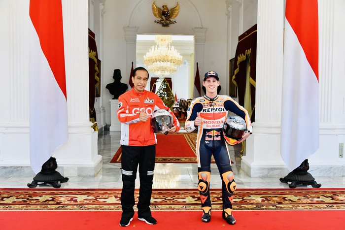 Presiden Joko Widodo (Jokowi) beraudiensi dengan pebalap MotoGP di Istana Merdeka, Jakarta Pusat. Kepada Marc Marquez dan kawan-kawan, Jokowi memperkenalkan motor RI 1.