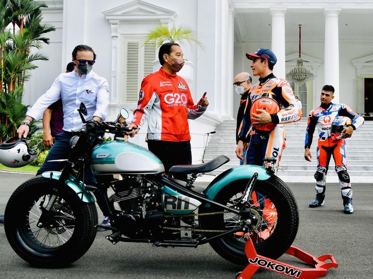 Jokowi Pamer Motor RI 1 ke Marquez cs di Istana