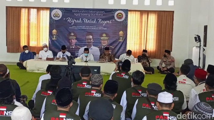 Silaturahmi dan pengajian para eks napiter bersama Gus Baha di Rembang, Rabu 16/3/2022).