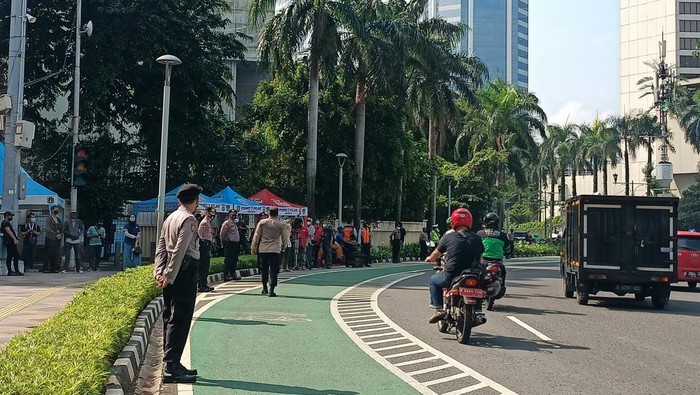 Suasana lalu lintas di Jl MH Thamrin menjelang Parade Pebalap MotoGp