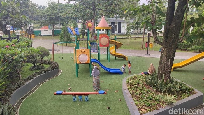 Taman-taman di Kabupaten Bogor kembali dibuka per hari ini. Kebijakan ini dikeluarkan usai Kabupaten Bogor menerapkan PPKM level 2. (Rizky AM/detikcom)