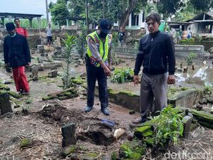 Seorang Suami di Kediri Meninggal Terbentur Nisan Makam Istrinya