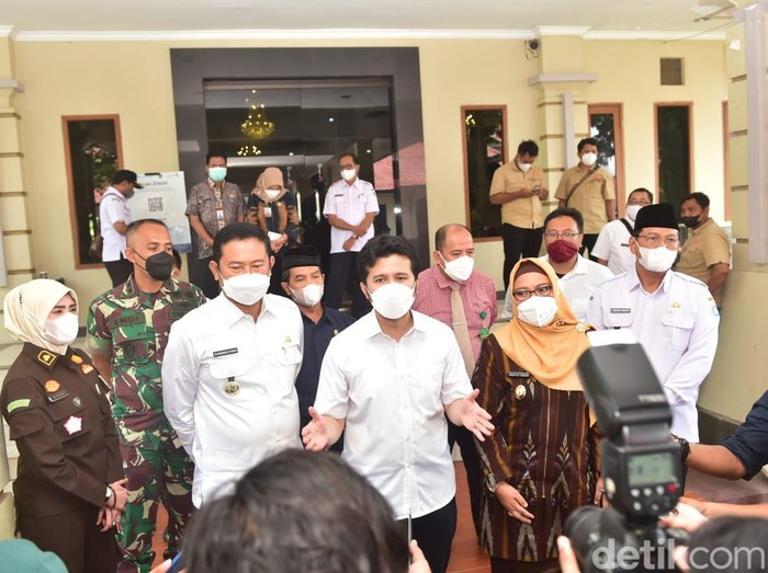 Wagub Jatim Emil Dardak saat memaparkan tentang pengentasan kemiskinan di Lamongan