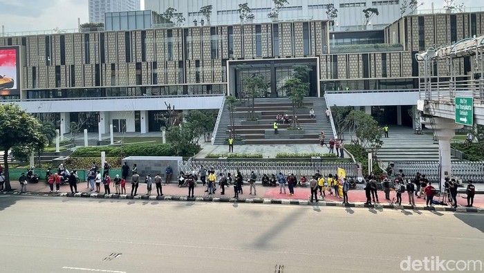 Warga Antusias Sambut Parade MotoGP Parade MotoGP akan digelar di wilayah DKI Jakarta pada Rabu (16/03/2022).