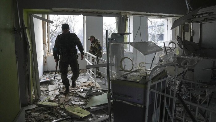 Sekitar 90 persen populasi Ukraina bisa menghadapi kemiskinan jika terjadi perang berkepanjangan. 18 tahun keberhasilan sosial ekonomi yang telah dicapai bisa sirna.