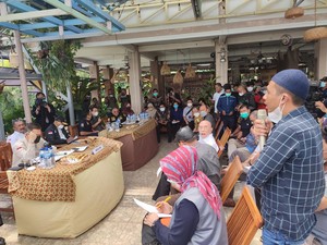 Ade Emon Curhat ke Komisi III soal Konflik Lahan: Saya Dipidana Lurah Sendiri