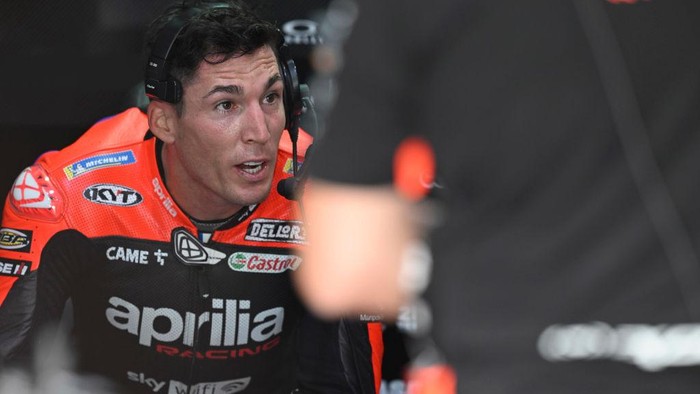 DOHA, QATAR - MARCH 05: Aleix Espargaro of Spain and Aprilia Racing speaks in box during the MotoGP of Qatar - Qualifying at Losail Circuit on March 05, 2022 in Doha, Qatar. (Photo by Mirco Lazzari gp/Getty Images,)