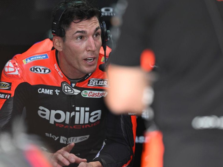 DOHA, QATAR - MARCH 05: Aleix Espargaro of Spain and Aprilia Racing speaks in box during the MotoGP of Qatar - Qualifying at Losail Circuit on March 05, 2022 in Doha, Qatar. (Photo by Mirco Lazzari gp/Getty Images,)