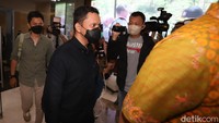 Sebelumnya Arief Muhammad sudah menjelasakan dirinya Doni Salmanan melakukan jual beli. Seharusnya dirinya tak mengembalikan uang Rp 4 miliar itu karena polisi sudah menyita mobil mewah tersebut. Foto: Palevi/detikHOT