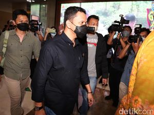 Penampilan Arief Muhammad di Bareskrim Polri untuk Kasus Doni Salmanan