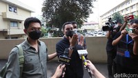 Sebelum masuk Bareskrim Polri tak banyak yang diucap Arief Muhammad. Kedatangannya terkait Porsche langka miliknya yang dibeli oleh Doni Salmanan dengan harga Rp 4 miliar. Foto: Palevi/detikHOT