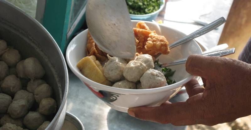 Gurihnya Maknyus! 5 Bakso Gerobakan Ini Harganya Cuma Rp 10 Ribuan