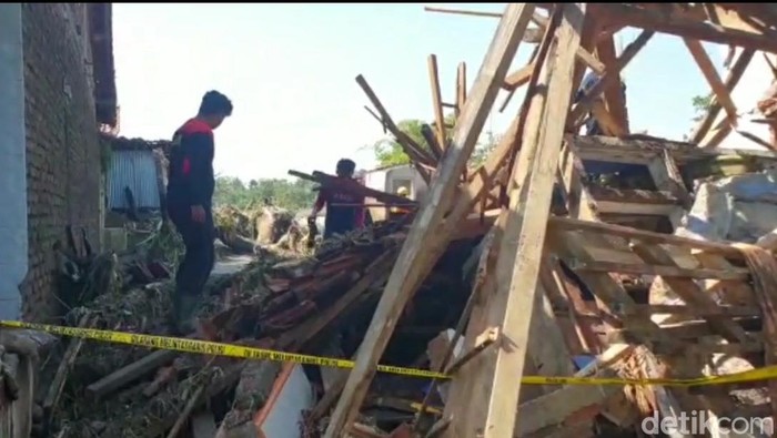 Banjir bandang di Desa Kutamendala, Brebes