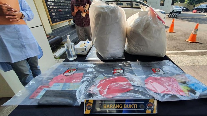 Sejumlah barang bukti kasus perdagangan orang di Jogja dengan tersangka MR, Kamis (17/3/2022).