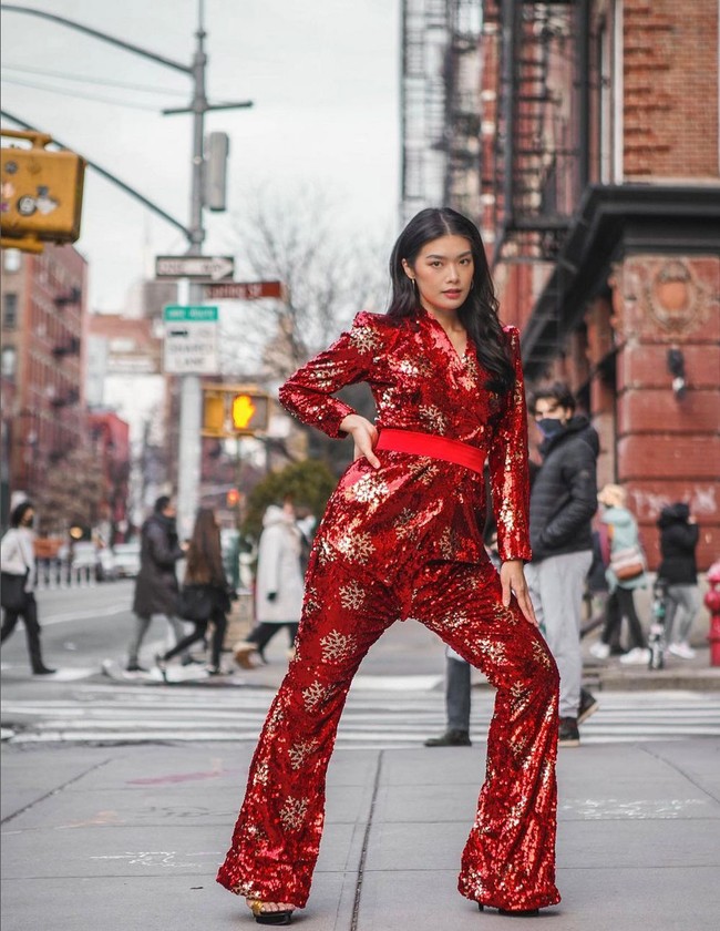 Carla Yules termasuk salah satu kontestan yang positif virus Corona saat penyelenggaraan Miss World 2021 pertama pada Desember 2021. Selain Carla, ada 22 peserta lain yang terpapar virus ini. Foto: Instagram/@carlayules @missworld