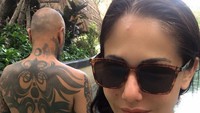 Wanita pemilik nama lengkap Chantal Dewi Hehuwat ini terbilang aktif dalam profesinya sebagai Disc Jockey (DJ). Sebelumnya ia dikenal sebagai model.  Foto: Instagram @chantaldewi