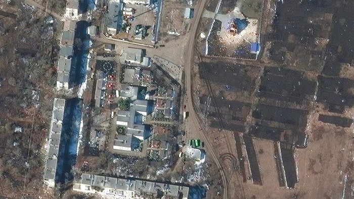 Citra Satelit Ukraina Porak Poranda Diinvasi Rusia This satellite image provided by Maxar Technologies shows an overview of a large deployment of attack and troop transport helicopters at VD Bolshoy Bokov airfield, in southern Belarus, Monday, March 14, 2022, during the Russian invasion of Ukraine. (Satellite image Β©2022 Maxar Technologies via AP)